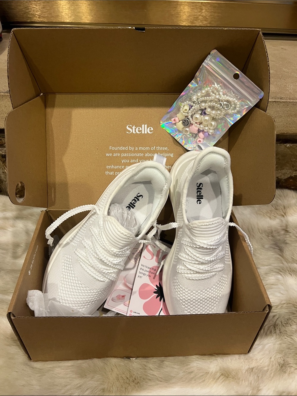 NWT Stelle Kids White Knit Lace-Up Sneakers